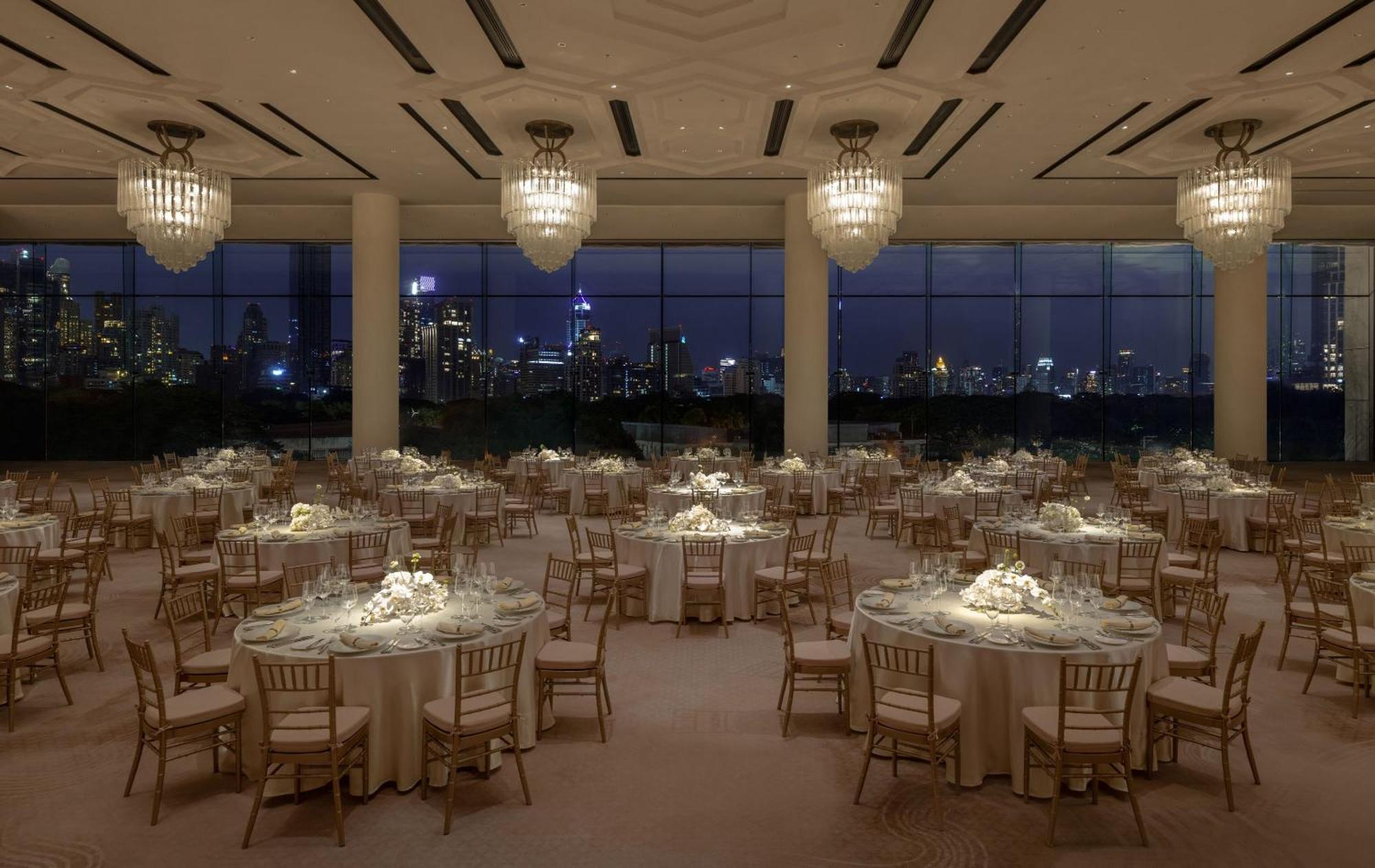 Dusit Thani Khách sạn
